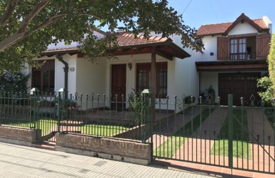 HERMOSA CASA EN VENTA &#8211; Avellaneda 1861