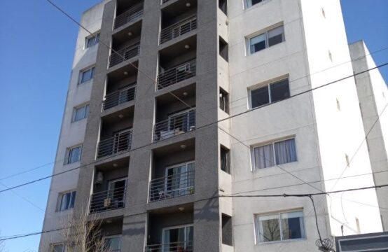 DEPARTAMENTO DE 2 DORMITORIOS C/ COCHERA EN VENTA &#8211; Alem 247