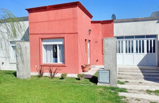 CASA DE 2 DORMITORIOS EN VENTA &#8211; Laprida 2364 (Santa Trinidad)