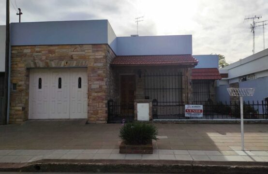 CASA EN VENTA-REMEDIO DE ESCALADA Nº129.-