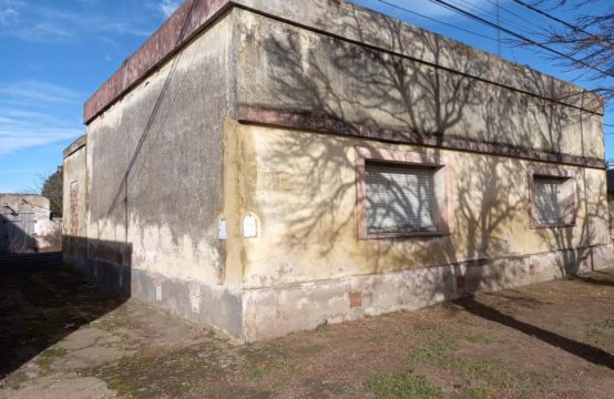 VIVIENDA A RECICLAR EN AMPLIO LOTE &#8211; Av. Casey al 600 (Pueblo San José)