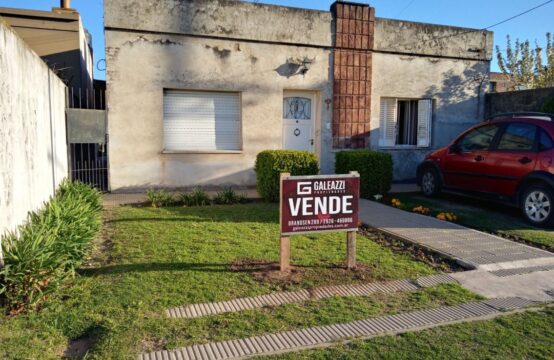 CASA DE 3 DORMITORIOS CON COCHERA EN VENTA &#8211; Las Heras 235