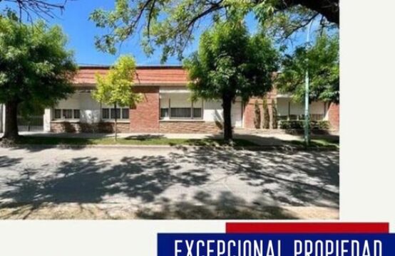 HERMOSA CASA EN VENTA &#8211; Sobre Av. Sixto Rodríguez