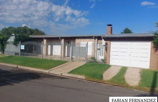 CASA MUY LUMINOSA EN VENTA &#8211; Barrio Echaide