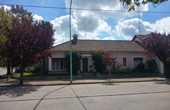 CHALET DE 3 DORMITORIOS C/COCHERA EN VENTA &#8211; Garibaldi esq. Avellaneda